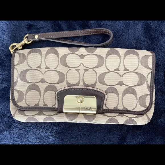 Coach wristlet - beige canvas, pink inside and brown leather detail - Picture 1 of 9